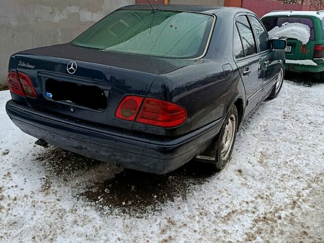 Синій Мерседес Е-Клас, об'ємом двигуна 2.8 л та пробігом 500 тис. км за 2200 $, фото 1 на Automoto.ua