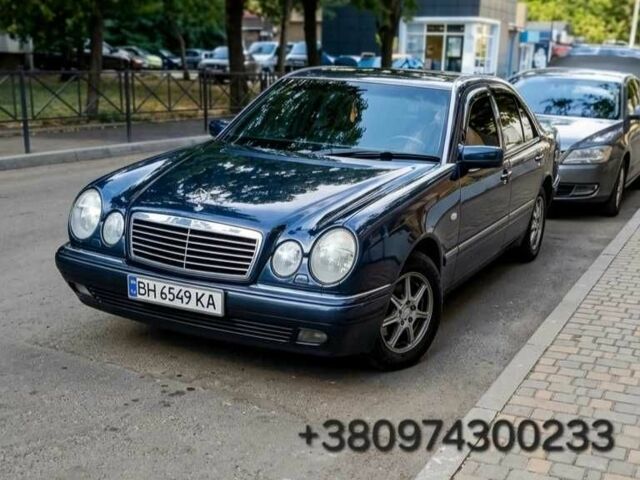 Синий Мерседес Е-Класс, объемом двигателя 2.2 л и пробегом 400 тыс. км за 3615 $, фото 1 на Automoto.ua