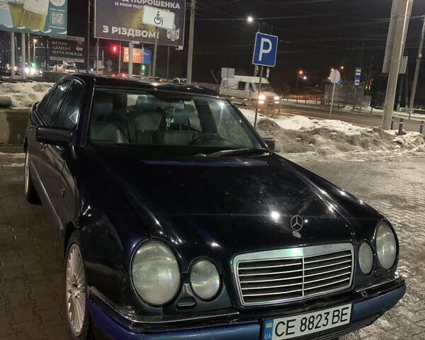 Синий Мерседес Е-Класс, объемом двигателя 2.3 л и пробегом 300 тыс. км за 2800 $, фото 1 на Automoto.ua