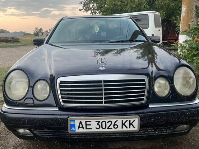 Синій Мерседес Е-Клас, об'ємом двигуна 2.9 л та пробігом 200 тис. км за 2800 $, фото 1 на Automoto.ua