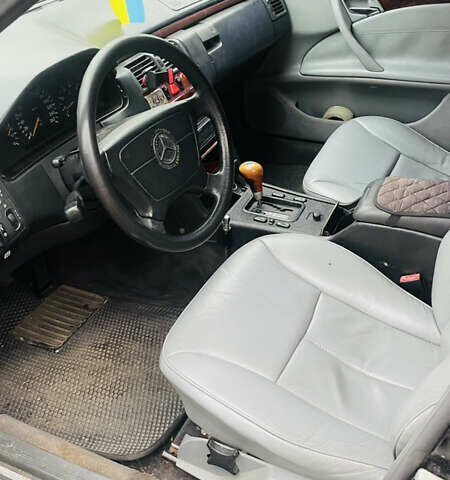 Синий Мерседес Е-Класс, объемом двигателя 2.8 л и пробегом 33 тыс. км за 1800 $, фото 1 на Automoto.ua