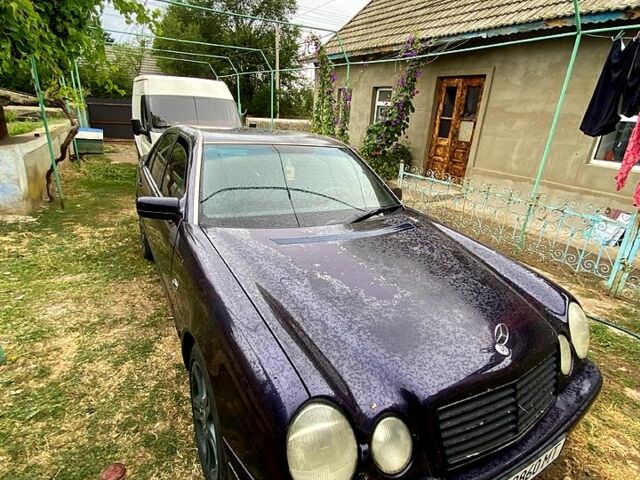 Синій Мерседес Е-Клас, об'ємом двигуна 2 л та пробігом 0 тис. км за 1500 $, фото 1 на Automoto.ua