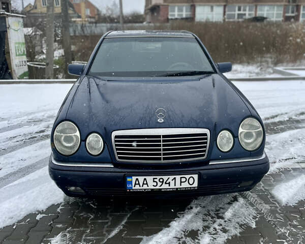 Синий Мерседес Е-Класс, объемом двигателя 2.3 л и пробегом 220 тыс. км за 3350 $, фото 1 на Automoto.ua