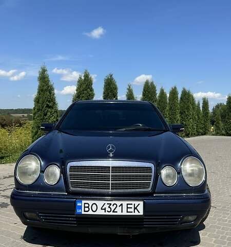 Синий Мерседес Е-Класс, объемом двигателя 2.3 л и пробегом 301 тыс. км за 3950 $, фото 1 на Automoto.ua