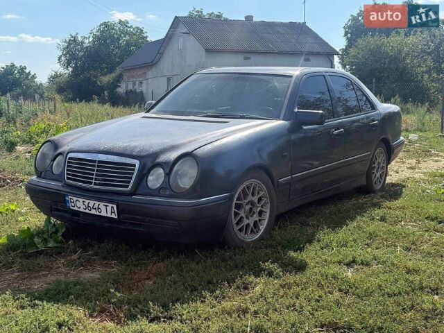 Синій Мерседес Е-Клас, об'ємом двигуна 2.8 л та пробігом 300 тис. км за 1900 $, фото 1 на Automoto.ua