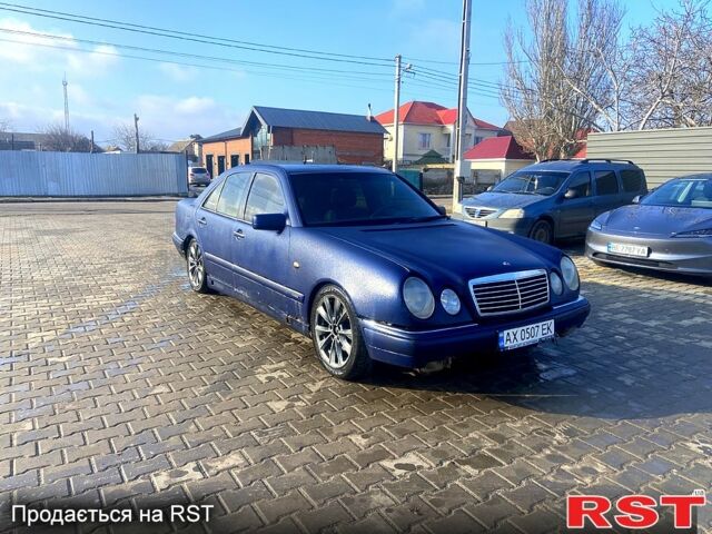 Синий Мерседес Е-Класс, объемом двигателя 2.8 л и пробегом 211 тыс. км за 1700 $, фото 1 на Automoto.ua