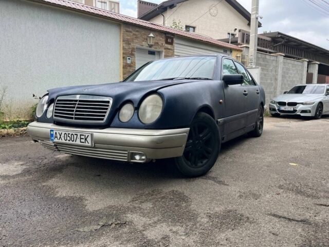 Синій Мерседес Е-Клас, об'ємом двигуна 2.8 л та пробігом 300 тис. км за 2295 $, фото 1 на Automoto.ua