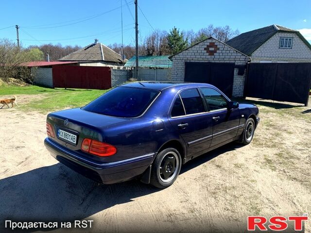 Синій Мерседес Е-Клас, об'ємом двигуна 2.4 л та пробігом 465 тис. км за 3200 $, фото 1 на Automoto.ua