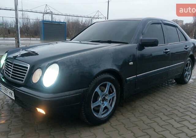Синий Мерседес Е-Класс, объемом двигателя 2.8 л и пробегом 384 тыс. км за 1995 $, фото 1 на Automoto.ua