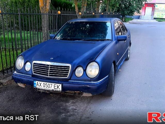 Синий Мерседес Е-Класс, объемом двигателя 2.8 л и пробегом 0 тыс. км за 1700 $, фото 1 на Automoto.ua