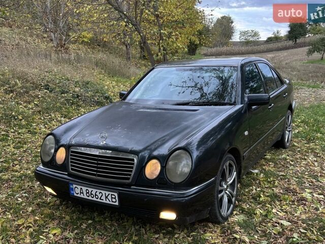 Синій Мерседес Е-Клас, об'ємом двигуна 3.2 л та пробігом 400 тис. км за 4500 $, фото 1 на Automoto.ua