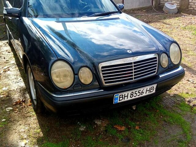 Синий Мерседес Е-Класс, объемом двигателя 3.2 л и пробегом 0 тыс. км за 2300 $, фото 1 на Automoto.ua