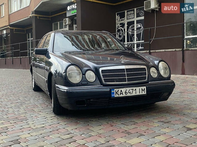 Синій Мерседес Е-Клас, об'ємом двигуна 2.3 л та пробігом 900 тис. км за 2600 $, фото 1 на Automoto.ua