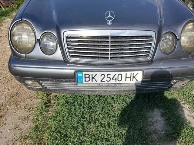 Синий Мерседес Е-Класс, объемом двигателя 2.4 л и пробегом 458 тыс. км за 3000 $, фото 1 на Automoto.ua