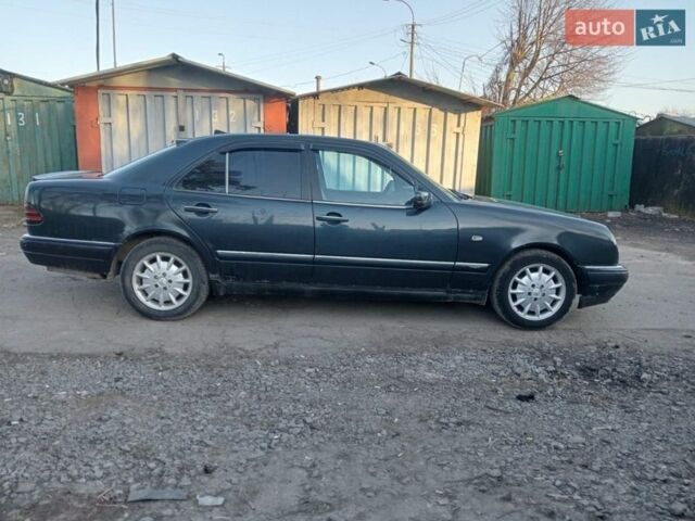 Синий Мерседес Е-Класс, объемом двигателя 2.8 л и пробегом 360 тыс. км за 2650 $, фото 1 на Automoto.ua