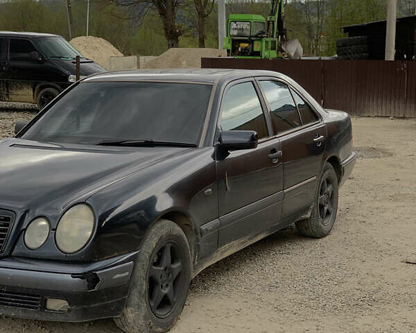 Синий Мерседес Е-Класс, объемом двигателя 2 л и пробегом 322 тыс. км за 2850 $, фото 1 на Automoto.ua