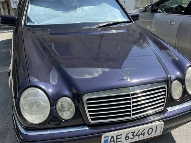 Синій Мерседес Е-Клас, об'ємом двигуна 4.3 л та пробігом 250 тис. км за 4800 $, фото 1 на Automoto.ua