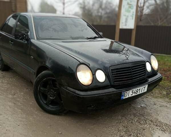 Синій Мерседес Е-Клас, об'ємом двигуна 2 л та пробігом 250 тис. км за 2250 $, фото 1 на Automoto.ua