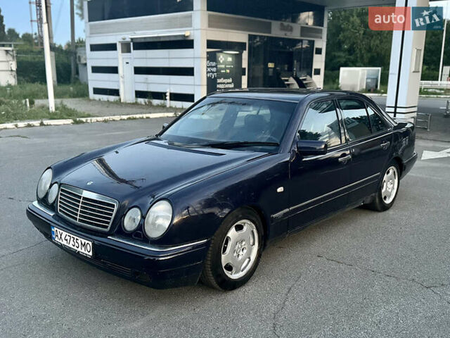 Синий Мерседес Е-Класс, объемом двигателя 3.2 л и пробегом 350 тыс. км за 3350 $, фото 1 на Automoto.ua