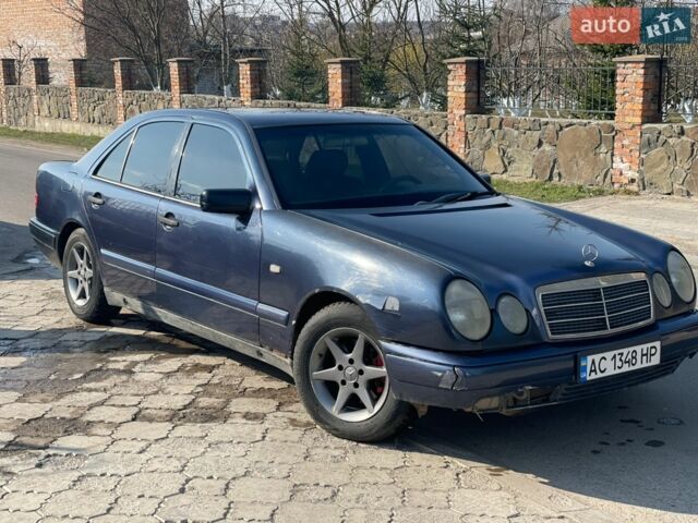 Синий Мерседес Е-Класс, объемом двигателя 2 л и пробегом 400 тыс. км за 1999 $, фото 1 на Automoto.ua