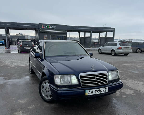 Синий Мерседес Е-Класс, объемом двигателя 2.2 л и пробегом 250 тыс. км за 5400 $, фото 1 на Automoto.ua