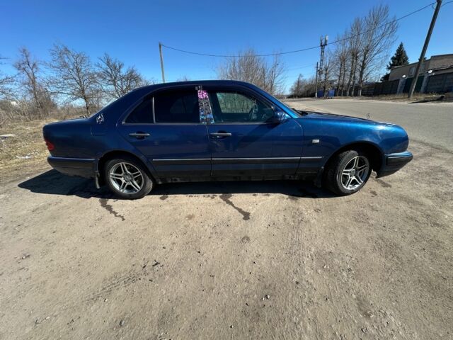 Синій Мерседес Е-Клас, об'ємом двигуна 2.8 л та пробігом 289 тис. км за 2850 $, фото 1 на Automoto.ua