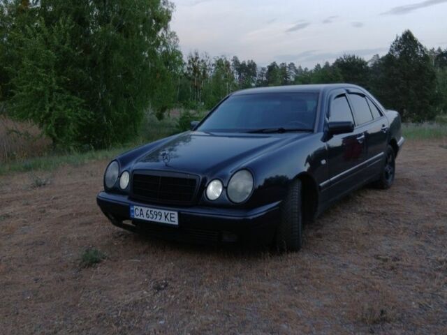 Синий Мерседес Е-Класс, объемом двигателя 3 л и пробегом 470 тыс. км за 3800 $, фото 1 на Automoto.ua