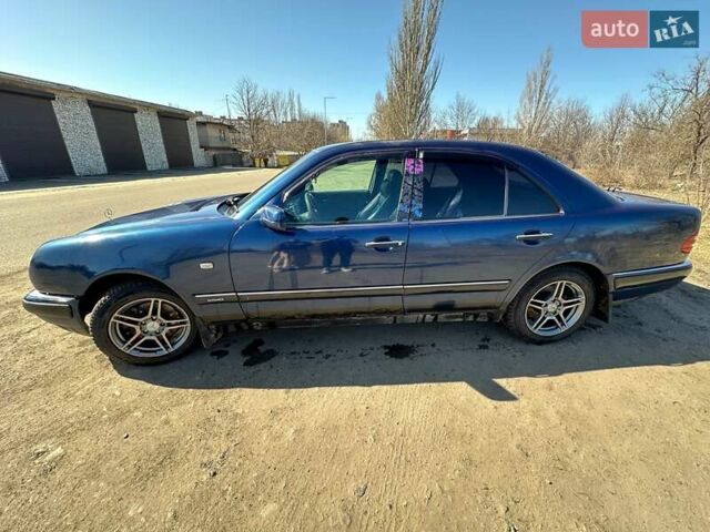 Синий Мерседес Е-Класс, объемом двигателя 2.8 л и пробегом 289 тыс. км за 2850 $, фото 1 на Automoto.ua