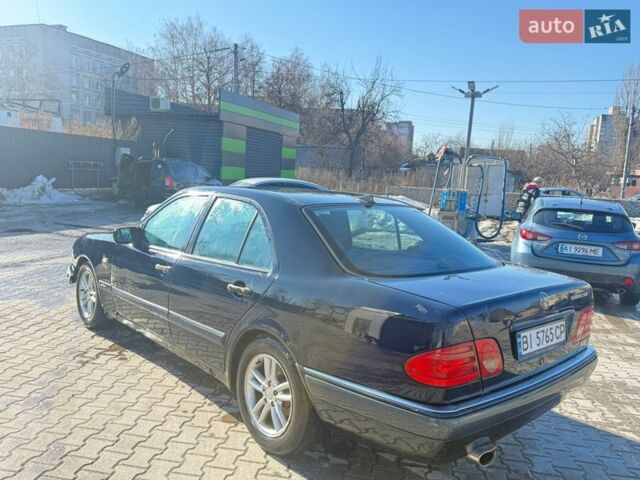 Синий Мерседес Е-Класс, объемом двигателя 2 л и пробегом 400 тыс. км за 1950 $, фото 1 на Automoto.ua