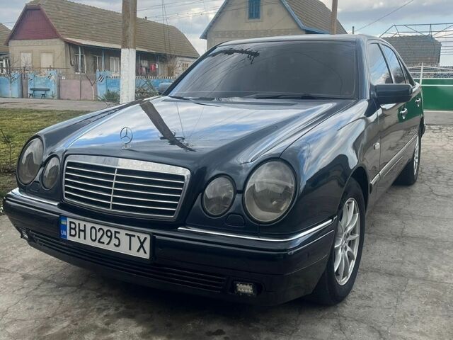 Синий Мерседес Е-Класс, объемом двигателя 3 л и пробегом 395 тыс. км за 4300 $, фото 1 на Automoto.ua
