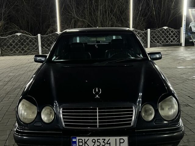 Синій Мерседес Е-Клас, об'ємом двигуна 2.8 л та пробігом 317 тис. км за 2900 $, фото 1 на Automoto.ua