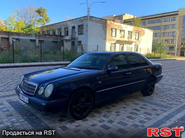 Синий Мерседес Е-Класс, объемом двигателя 2.8 л и пробегом 280 тыс. км за 2550 $, фото 1 на Automoto.ua