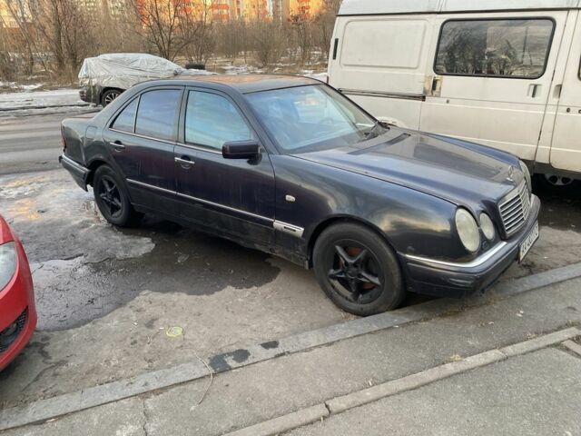 Синий Мерседес Е-Класс, объемом двигателя 2.8 л и пробегом 3 тыс. км за 1300 $, фото 1 на Automoto.ua