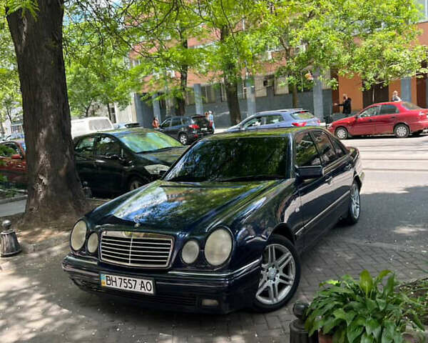 Синій Мерседес Е-Клас, об'ємом двигуна 0 л та пробігом 300 тис. км за 4500 $, фото 1 на Automoto.ua
