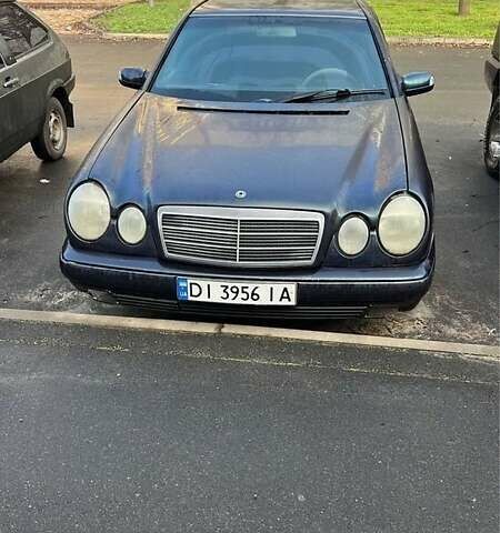 Синий Мерседес Е-Класс, объемом двигателя 2.8 л и пробегом 278 тыс. км за 2700 $, фото 1 на Automoto.ua