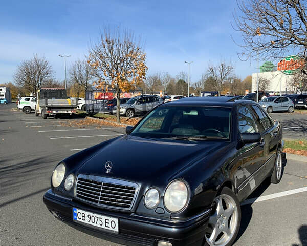 Синий Мерседес Е-Класс, объемом двигателя 2.4 л и пробегом 234 тыс. км за 3500 $, фото 1 на Automoto.ua