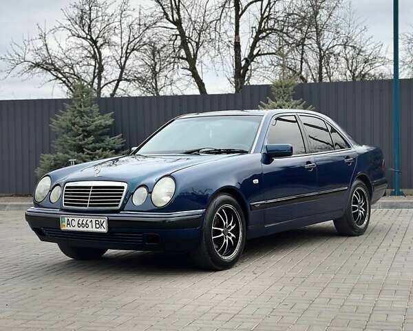 Синій Мерседес Е-Клас, об'ємом двигуна 2 л та пробігом 400 тис. км за 3800 $, фото 1 на Automoto.ua