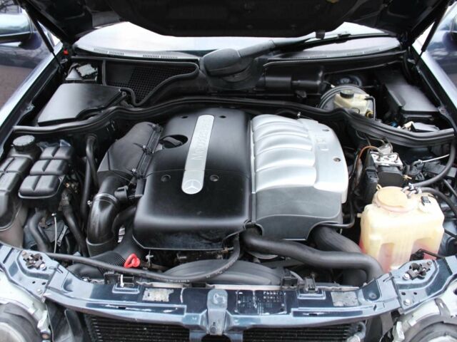 Синий Мерседес Е-Класс, объемом двигателя 2.7 л и пробегом 480 тыс. км за 3983 $, фото 1 на Automoto.ua