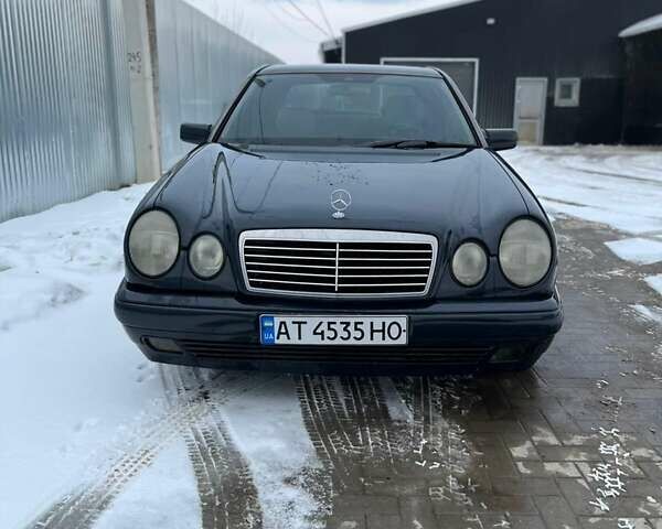 Синий Мерседес Е-Класс, объемом двигателя 2 л и пробегом 318 тыс. км за 2400 $, фото 1 на Automoto.ua