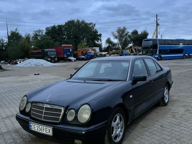 Синий Мерседес Е-Класс, объемом двигателя 3 л и пробегом 473 тыс. км за 3800 $, фото 1 на Automoto.ua