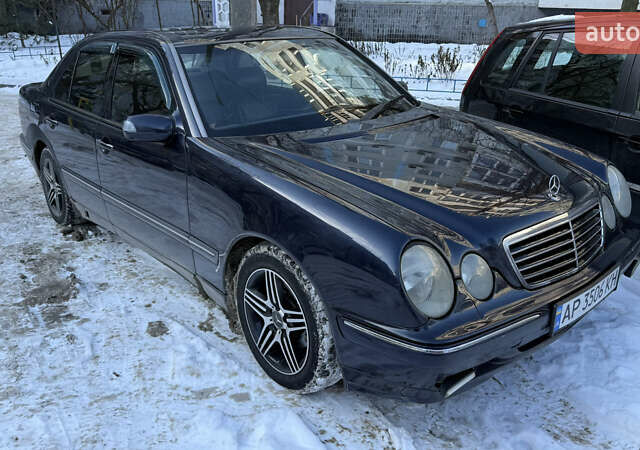 Синій Мерседес Е-Клас, об'ємом двигуна 2.4 л та пробігом 315 тис. км за 2999 $, фото 1 на Automoto.ua
