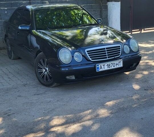 Синій Мерседес Е-Клас, об'ємом двигуна 2 л та пробігом 392 тис. км за 4199 $, фото 1 на Automoto.ua