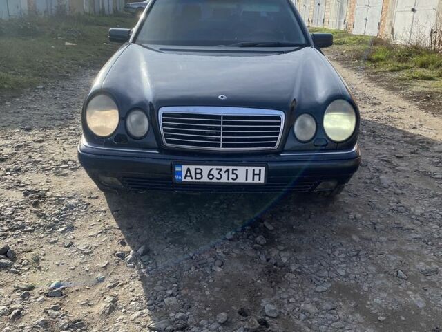 Синій Мерседес Е-Клас, об'ємом двигуна 2.2 л та пробігом 350 тис. км за 2250 $, фото 1 на Automoto.ua