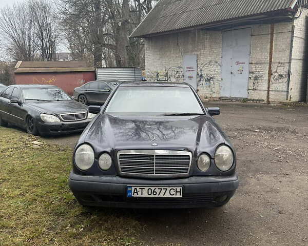 Синій Мерседес Е-Клас, об'ємом двигуна 2.8 л та пробігом 100 тис. км за 2350 $, фото 1 на Automoto.ua