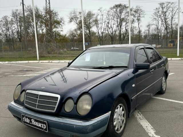 Синий Мерседес Е-Класс, объемом двигателя 0 л и пробегом 500 тыс. км за 2200 $, фото 1 на Automoto.ua