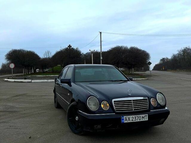 Синій Мерседес Е-Клас, об'ємом двигуна 2.8 л та пробігом 310 тис. км за 3600 $, фото 1 на Automoto.ua