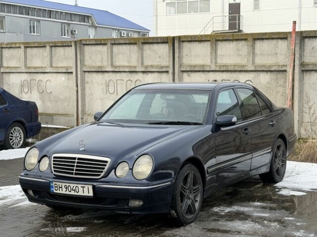 Синий Мерседес Е-Класс, объемом двигателя 3.2 л и пробегом 466 тыс. км за 4400 $, фото 1 на Automoto.ua