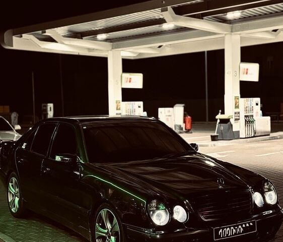 Синий Мерседес Е-Класс, объемом двигателя 2.2 л и пробегом 300 тыс. км за 2600 $, фото 1 на Automoto.ua