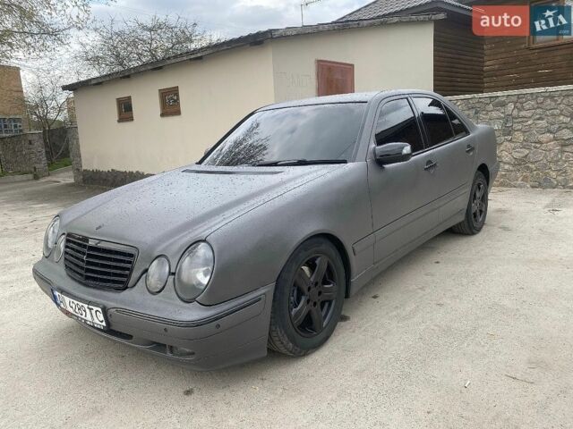 Синій Мерседес Е-Клас, об'ємом двигуна 2.15 л та пробігом 253 тис. км за 2700 $, фото 1 на Automoto.ua