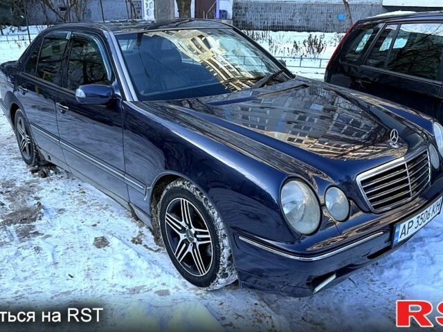 Синий Мерседес Е-Класс, объемом двигателя 2.4 л и пробегом 312 тыс. км за 3500 $, фото 1 на Automoto.ua